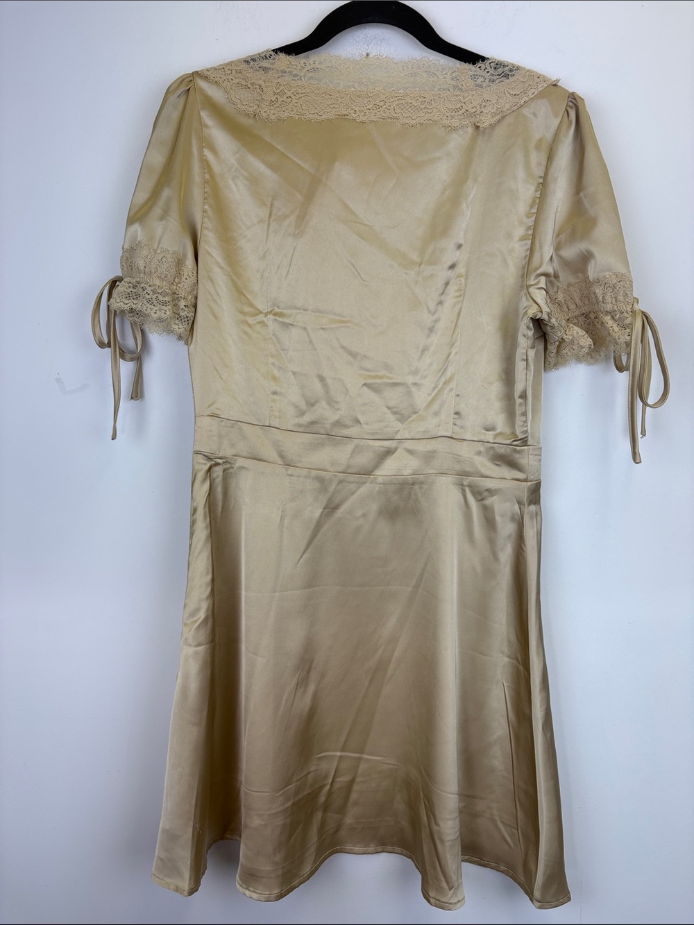 Rihoas Apricot Satin Lace Mini Dress Medium NWT V Neck Cottagecore Romantic - Picture 9 of 12
